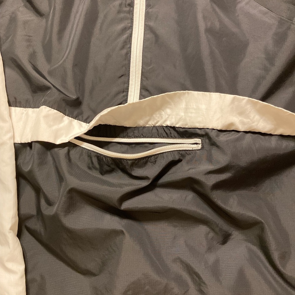 Adidas short wind jacket with pockets size XLARGE - Picture 4 of 5